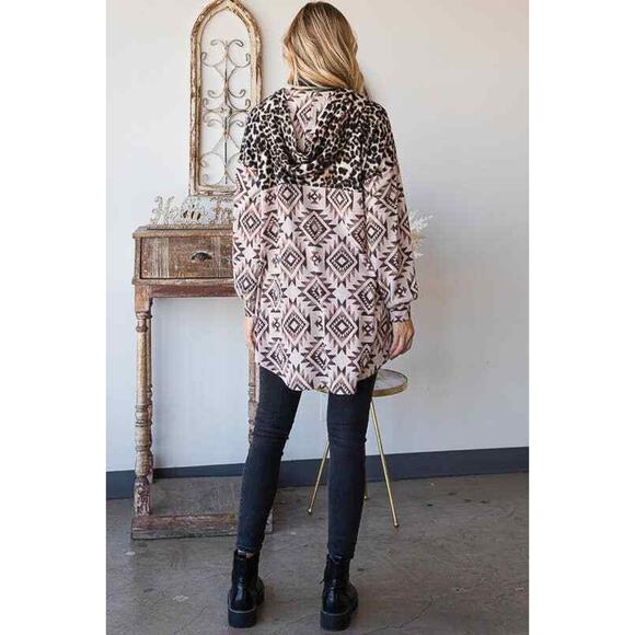 EJ6720-15 AZTEC AND ANIMAL LEOPARD BUTTON DOWN SHACKET: 2-2-2 (1X-2X-3X) / BROWN - Picture 8 of 12